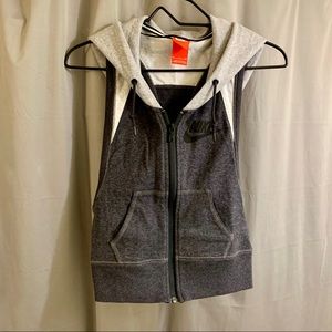 Nike Women's District 72 Full-Zip Vest